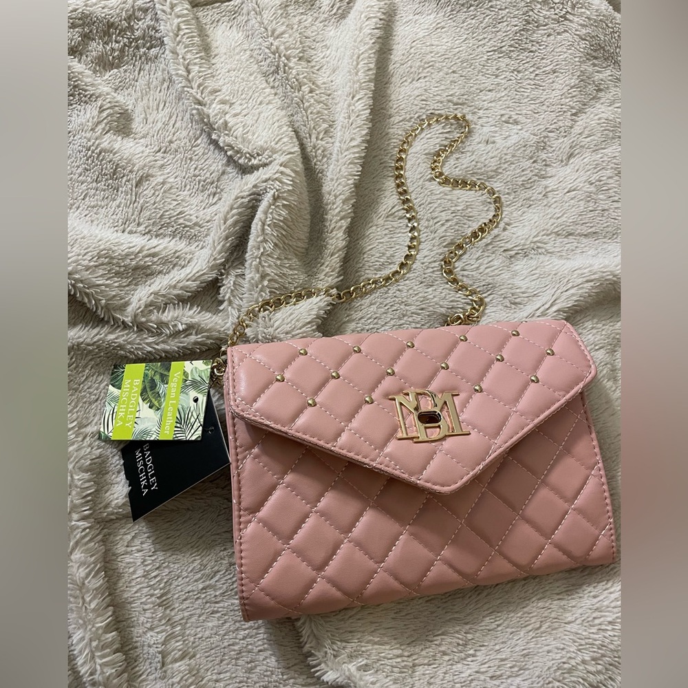 NWT Badgley Mischka Diamond
Quilted Crossbody Bag in Blush Pink Color